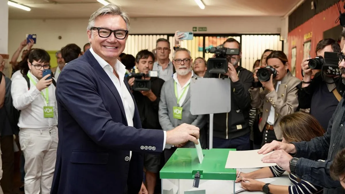 Vox blurs Moreno Bonilla's firewall and takes the absolute majority from the PP in Andalusia