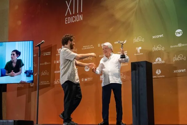 Actor Álvaro Cervantes receives his award from Enrique Cerezo, president of EGEDA.