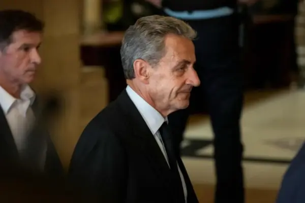 What is the crime of influence peddling that Zapatero is accused of and how is it penalized in Spain and other countries?