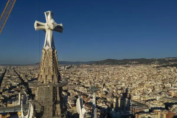 The completion of the Jesus tower sparks interest in the Sagrada Família