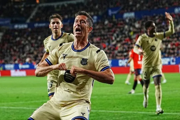 Lewandowski celebrates euphorically the 0-1 in Pamplona 