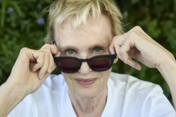 Siri Hustvedt: “I felt Paul’s presence at his funeral, he was looking at me, making sure I was okay”