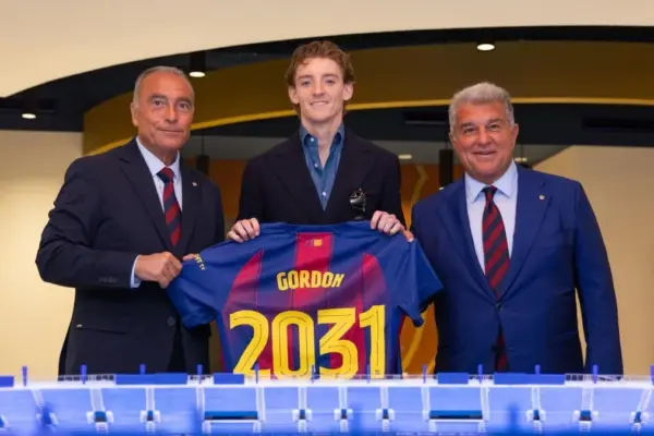 Official: Gordon is already with Barça with quite a bit of suspense
