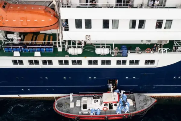 The ‘Hondius’ is now heading to the Canary Islands after evacuating the three sick to Amsterdam