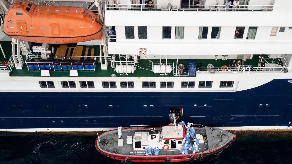 The ‘Hondius’ is now heading to the Canary Islands after evacuating the three sick to Amsterdam