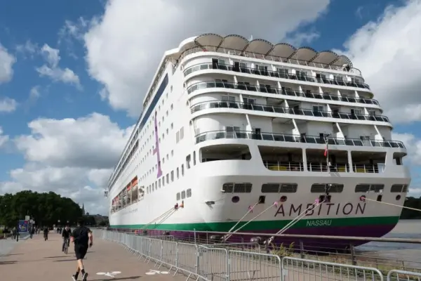 The cruise ship 'Ambition', affected by a massive gastroenteritis outbreak, docks in A Coruña
