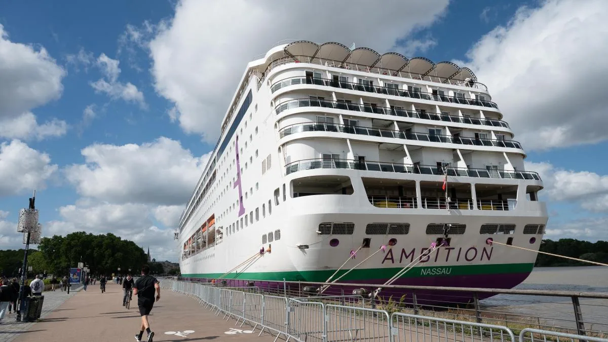 The cruise ship 'Ambition', affected by a massive gastroenteritis outbreak, docks in A Coruña