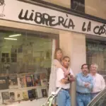 Half a century of a Valencianist bookstore of reference that even survived an attack
