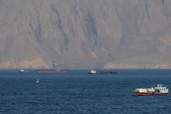 Trump announces a joint operation to free the ships stranded in the Strait of Hormuz