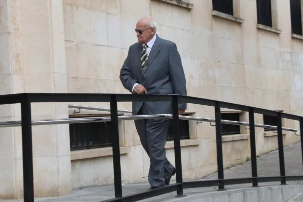 Josep Prat, former president of the ICS, entering the Tarragona Court