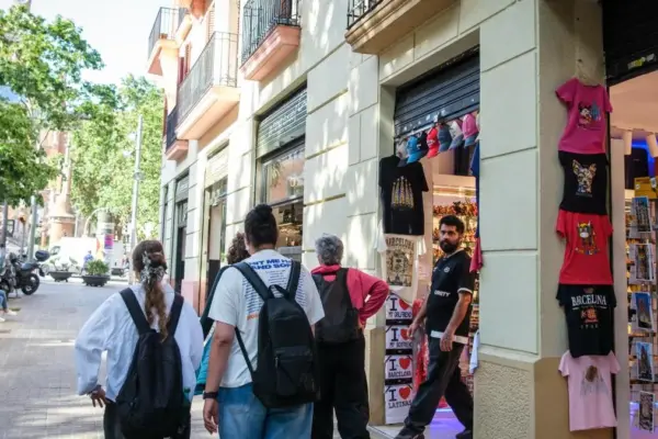 Souvenir business offensive to take over Gaudí Avenue in Barcelona