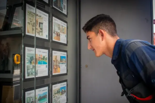 Catalonia extends the age to access the public loan for home purchase to 40 years