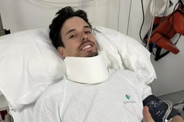 Medical report of Àlex Márquez: a cervical vertebra and the right clavicle fractured