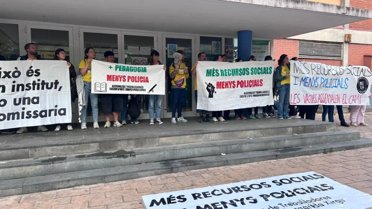A Mossos union defends carrying weapons to educational centers