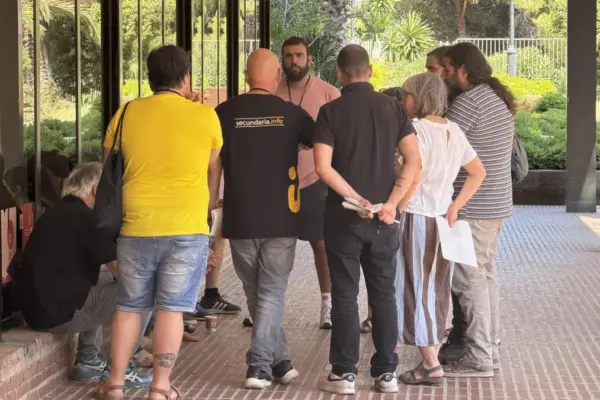 Niubó denies 'cheating' with the 400 euro increase for teachers and the unions ask to negotiate ratios