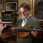 The prestigious Catalan luthier who saw his career threatened by a rare disease