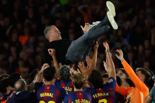 Hansi Flick celebrates his second League title on his saddest day: “I will never forget this day”