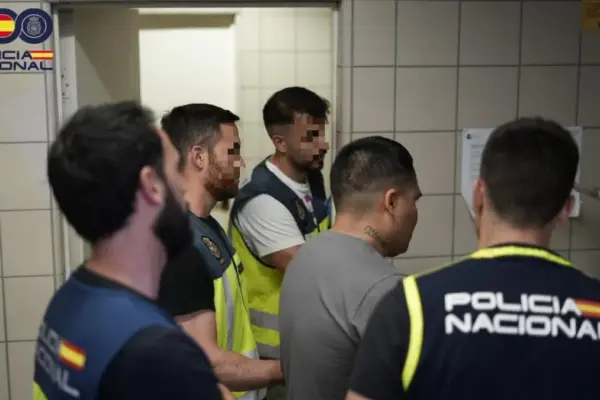 Deported from Spain 21 multiple repeat offenders who were in an irregular situation and had committed almost all their crimes in Barcelona
