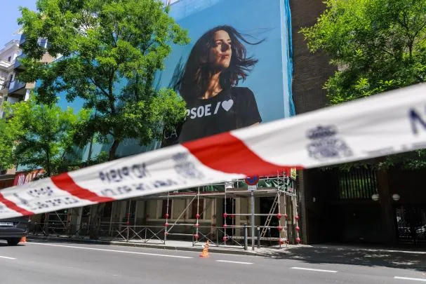 The UCO spent twelve hours gathering information at the PSOE headquarters on Ferraz street