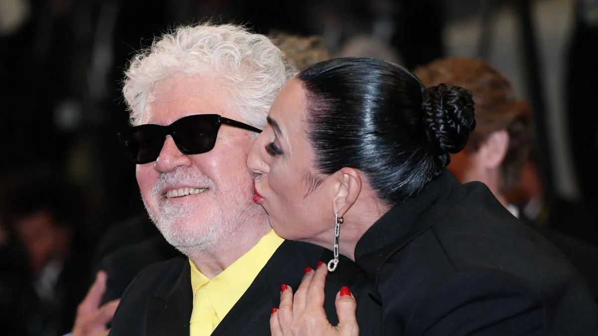 The emotion of Almodóvar after the warm ovation in Cannes for 'Bitter Christmas': “I don't know how to thank you for this generosity”