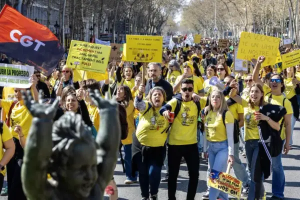Teachers' unions call three marches to paralyze Barcelona in the morning