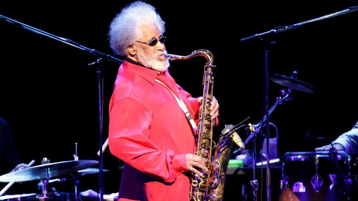 Sonny Rollins: the giant of jazz who retired to play on a bridge