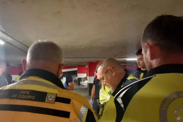 A man dies trapped between his car and a column in a garage in Madrid