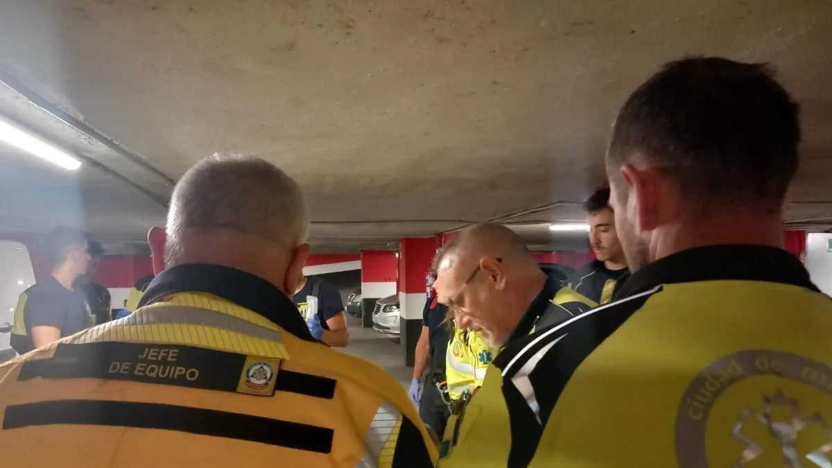 A man dies trapped between his car and a column in a garage in Madrid