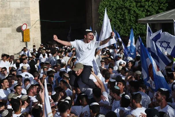 Group of extremist settlers at Damascus Gate