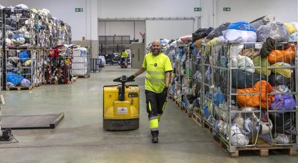 Instalaciones de la moderna planta de clasificación para el reciclaje de Formacio i Treball en Sabadell