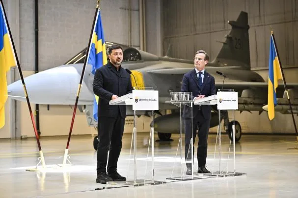 Ukrainian President Volodymyr Zelensky and Swedish Prime Minister Ulf Kristersson on the occasion of the signing of a military cooperation agreement this Thursday in Uppsala