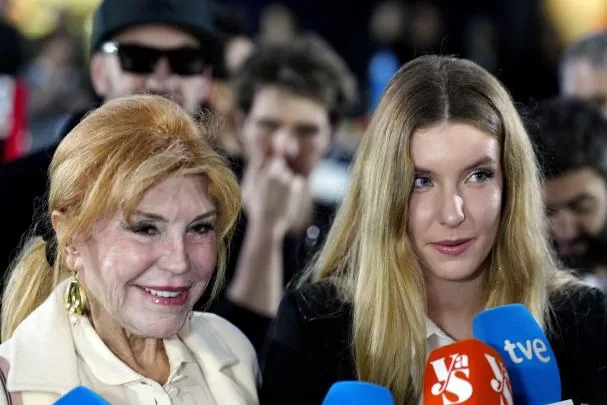 Tita Thyssen junto a su hija Carmen