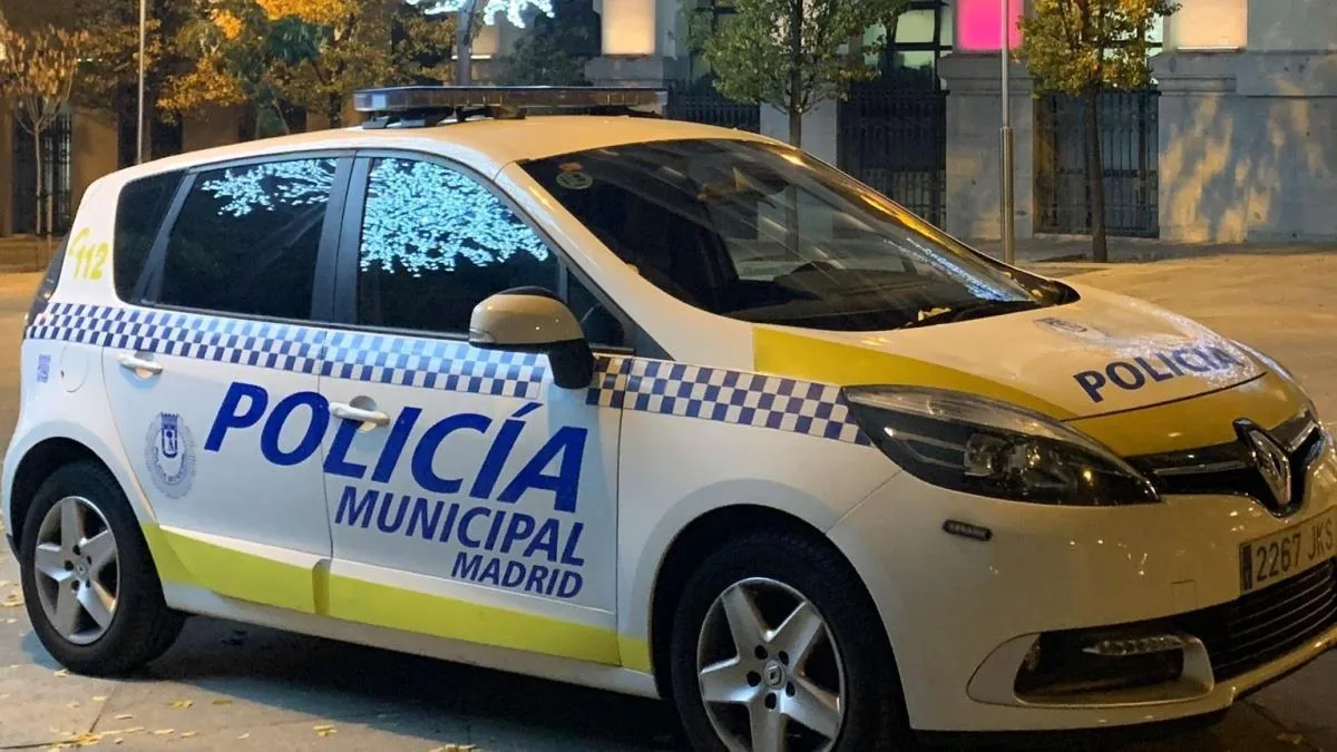 Arrested in Carabanchel for abandoning her 2-year-old son in the stroller while she went partying