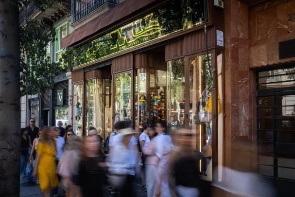 This shop is located on Fontanella Street