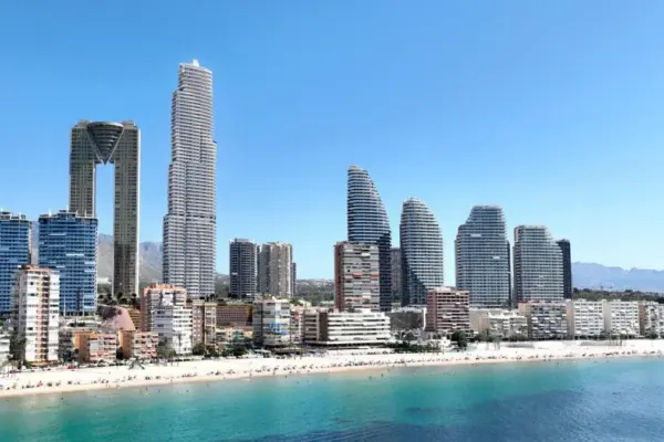 Clients from the East buy most of the tallest residential tower in Benidorm and Europe