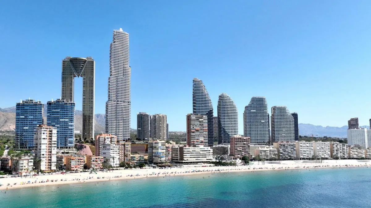 Clients from the East buy most of the tallest residential tower in Benidorm and Europe