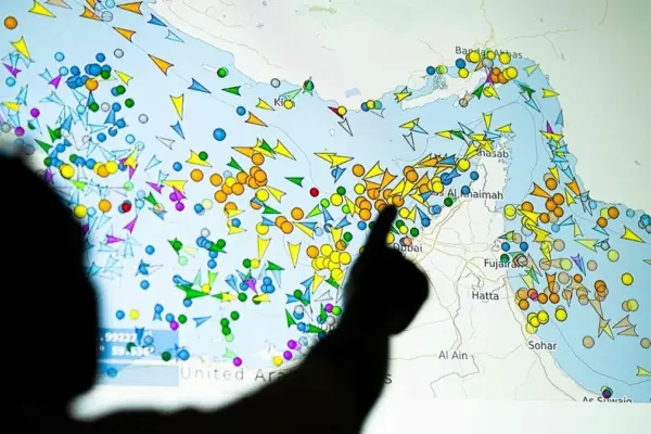 Trump threatens to "wipe off the face of the earth" Iran if it attacks its ships in Hormuz