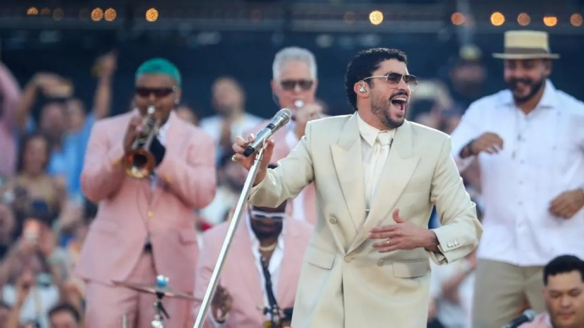 Reggaeton with suit and tie: Bad Bunny throws himself a party at the Olympic Stadium