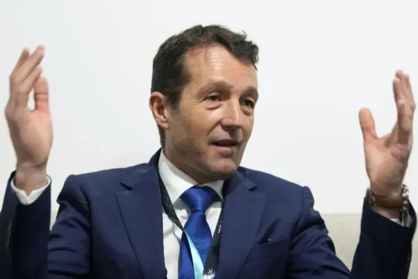 The Escribano family sells their 14% in Indra and withdraws from the company's board