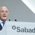 Sabadell closes the sale of TSB to Santander for 3.3 billion, of which 300 are capital gains