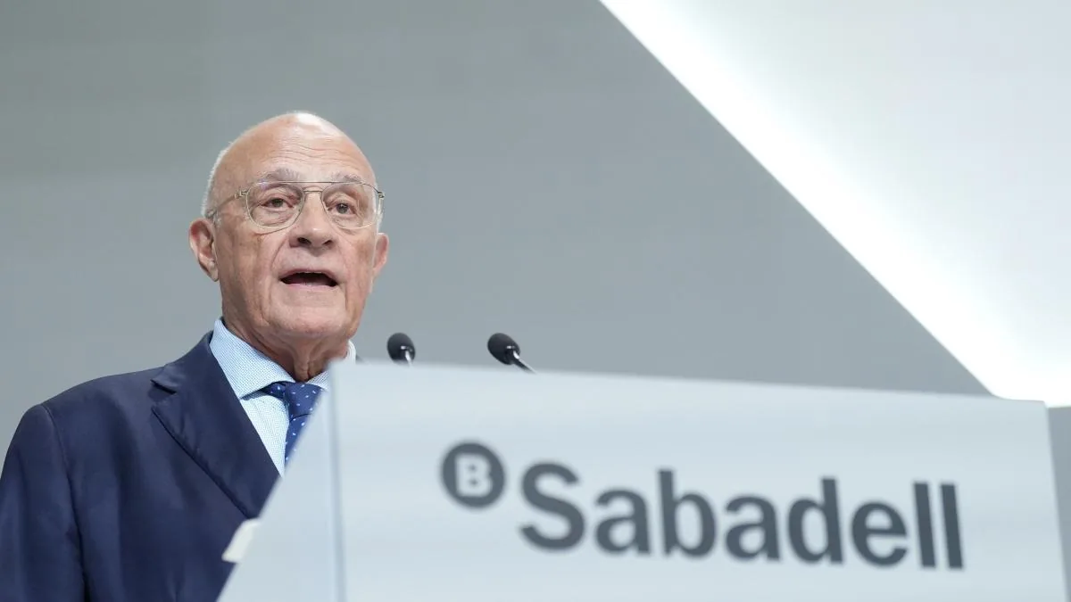 Sabadell closes the sale of TSB to Santander for 3.3 billion, of which 300 are capital gains