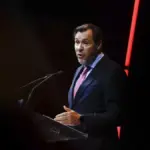 The Government denounces a plot to bring it down with the avalanche of legal cases