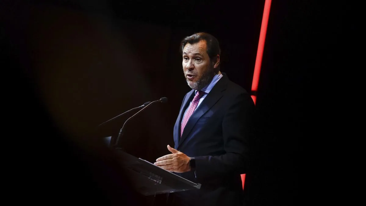 The Government denounces a plot to bring it down with the avalanche of legal cases