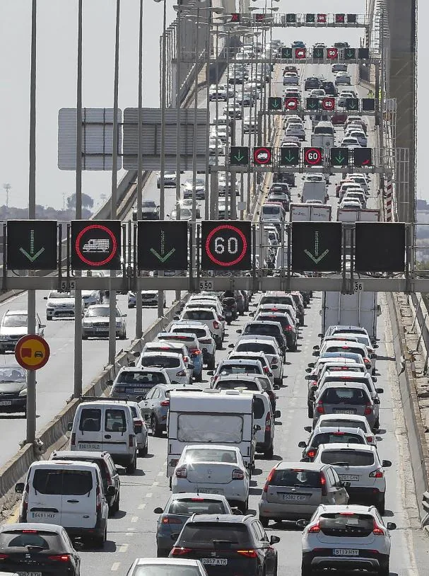 The project contemplated the creation of a new lane to unclog traffic at a key point in the city and the replacement of more than 80 stays. 