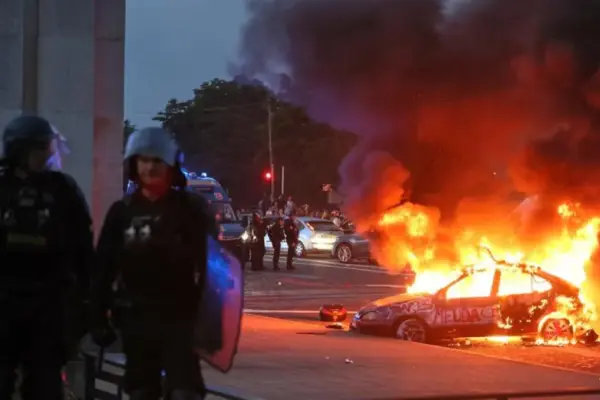 One dead in motorcycle accident and 780 arrested after riots in France over PSG's Champions victory