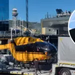 The WhatsApp creator's helicopter leaves Barcelona on a crane; his yacht remains in Port Vell