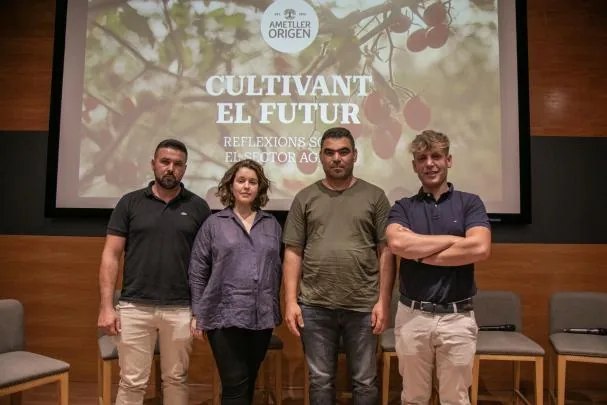 Marc, Cristina, Moussa y Dumitru, protagonistas del documental “Cultivant el futur”