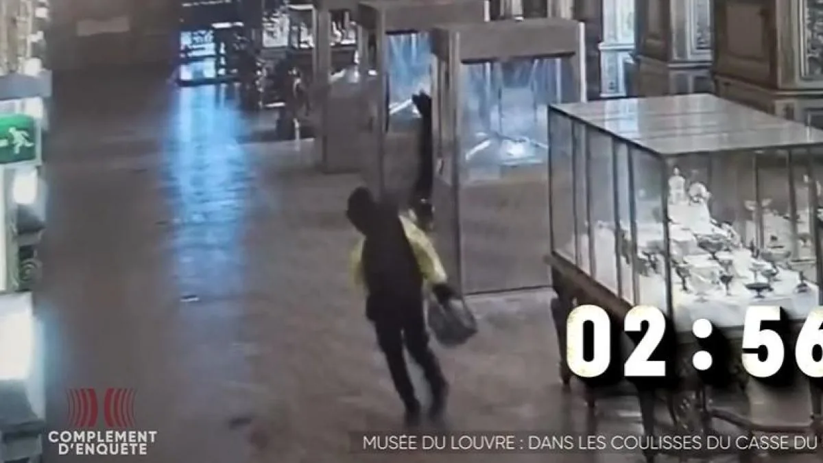 New images of the Louvre robbery: the moment the thieves drop Eugenia's crown