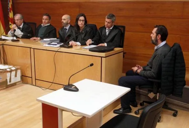Image of the trial in which the only accused, Miguel López, son-in-law and owner of the dealership where his mother-in-law was murdered, was acquitted.