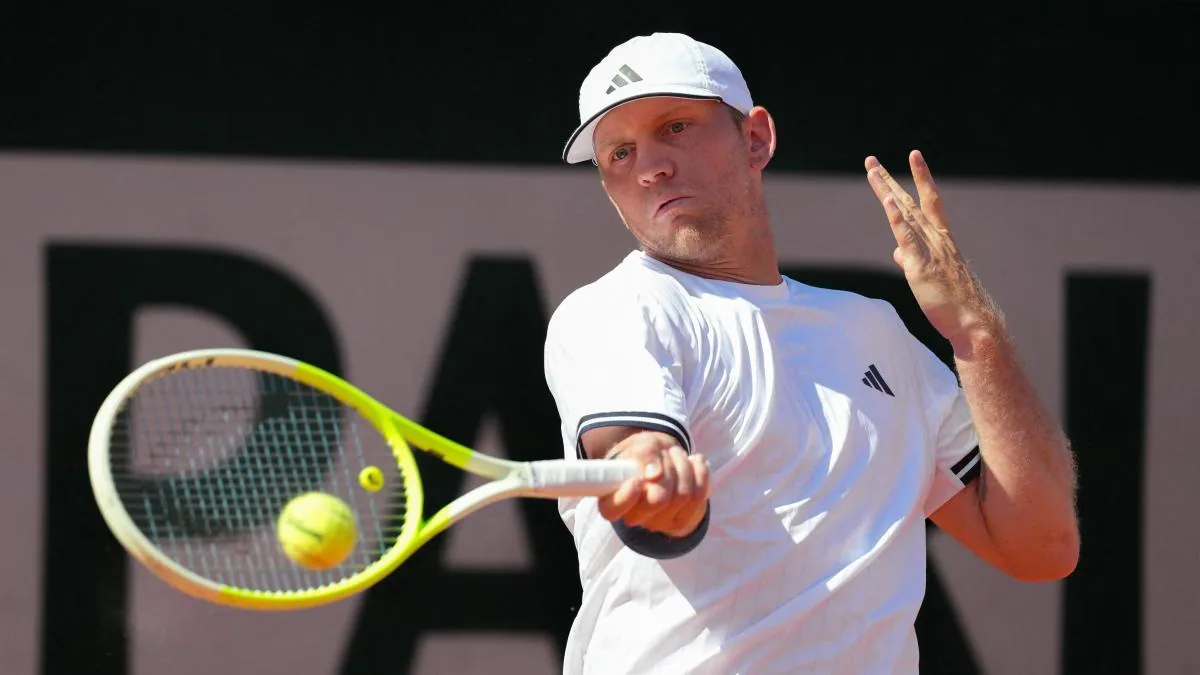 Davidovich explains the abrupt break with his coach: “He has even blocked my wife”
